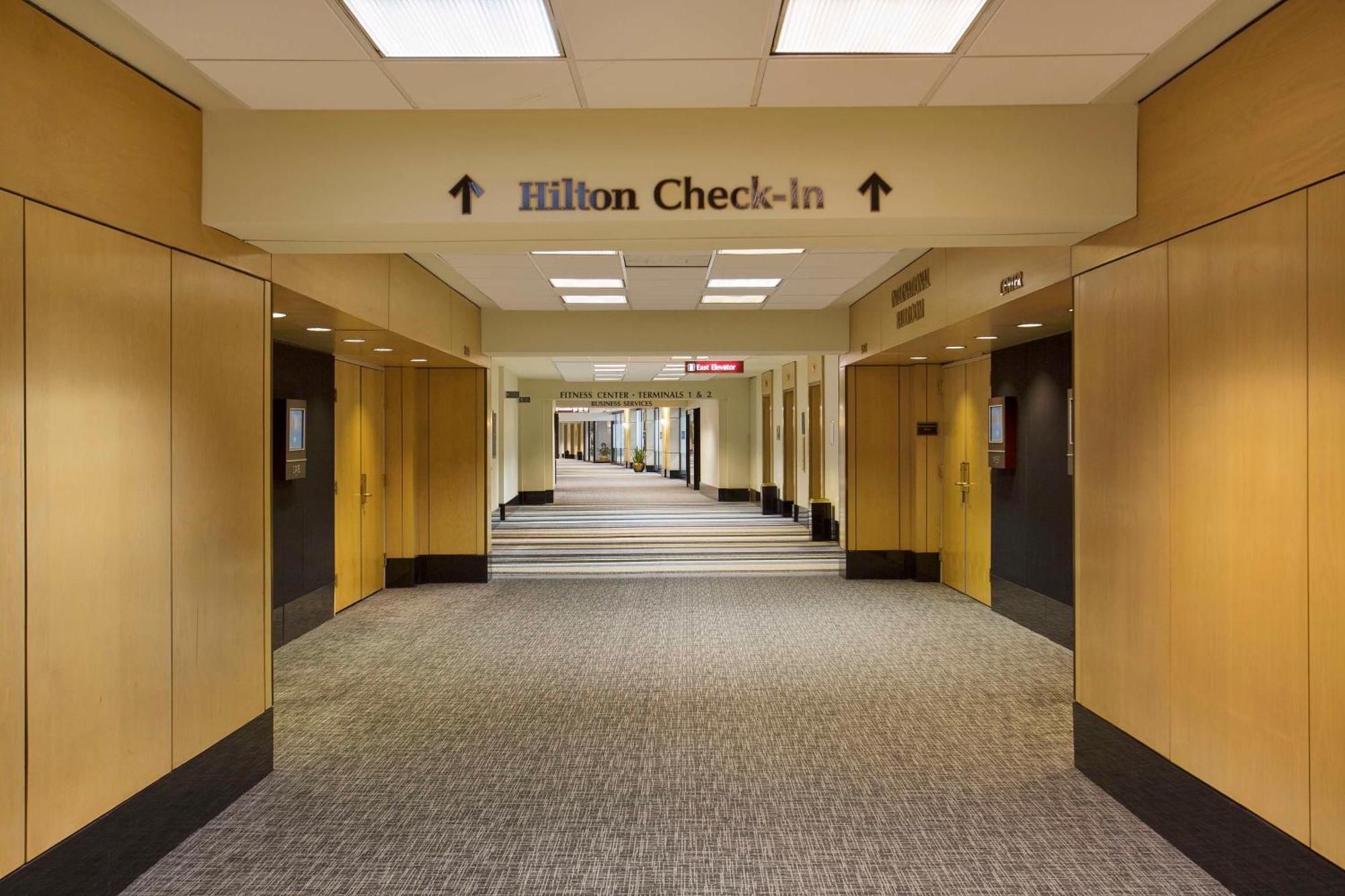 Отель Hilton Chicago O'Hare Airport Розмонт Экстерьер фото