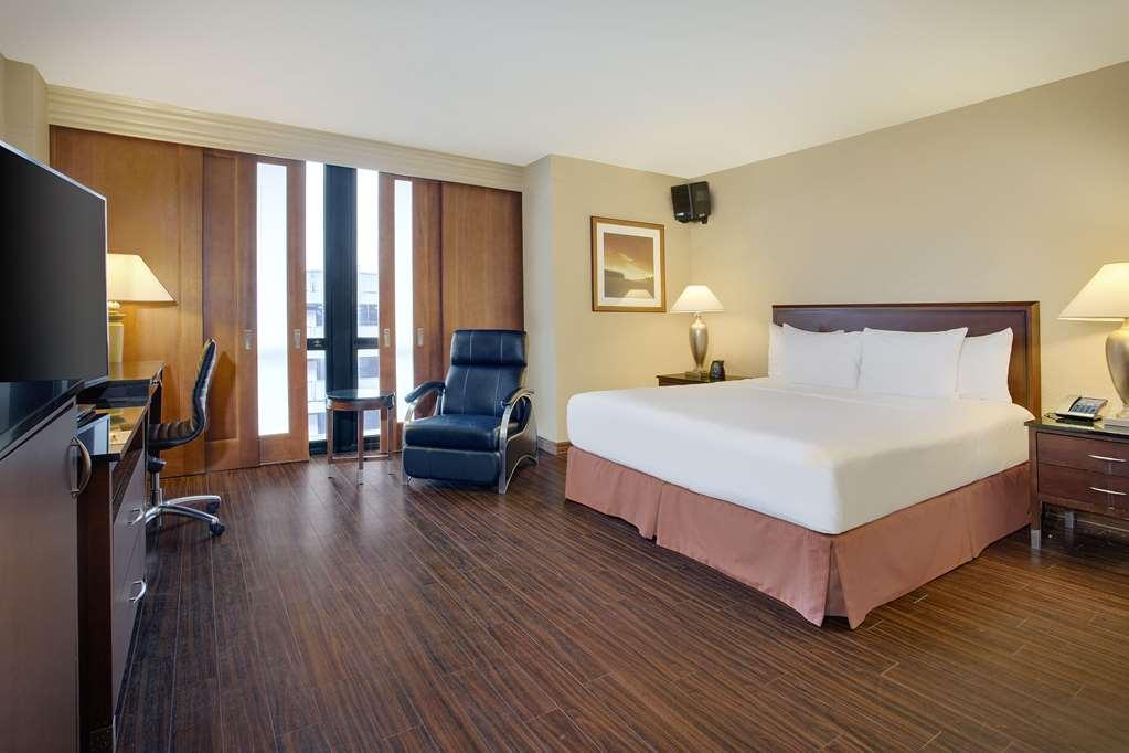Отель Hilton Chicago O'Hare Airport Розмонт Номер фото
