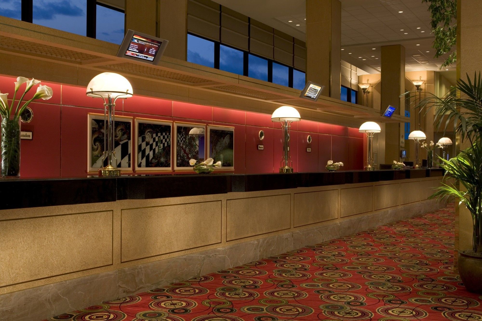 Отель Hilton Chicago O'Hare Airport Розмонт Интерьер фото